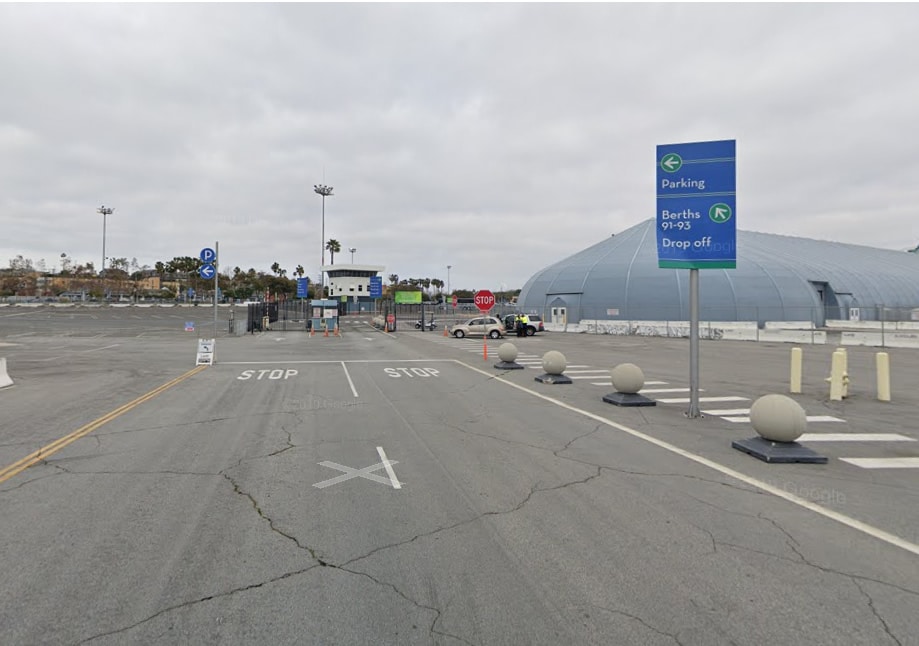 Road to dropping off passengers at the Los Angeles cruise port